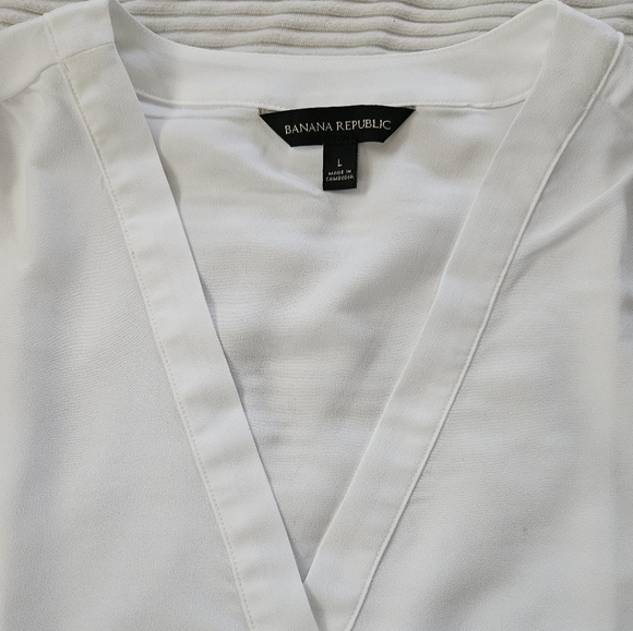 Banana Republic White V-Neck Blouse Size L - Picture 5 of 7